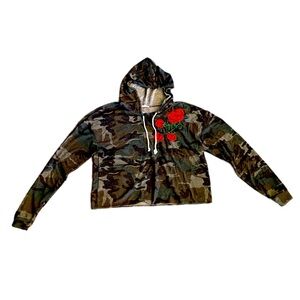 {Local Lab} Camo and Roses Crop Top Lined Hoodie